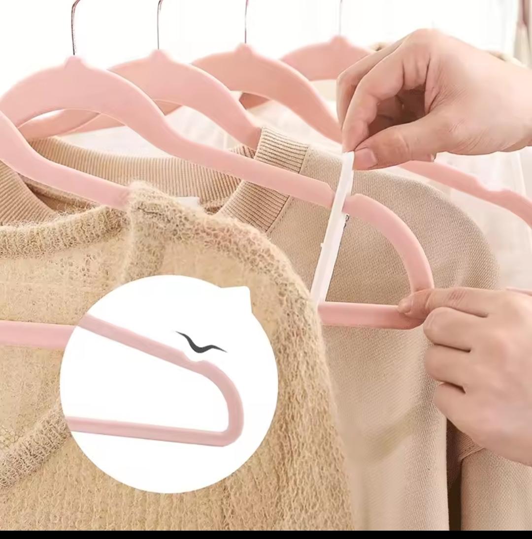 Velvet rose gold antislip hangers