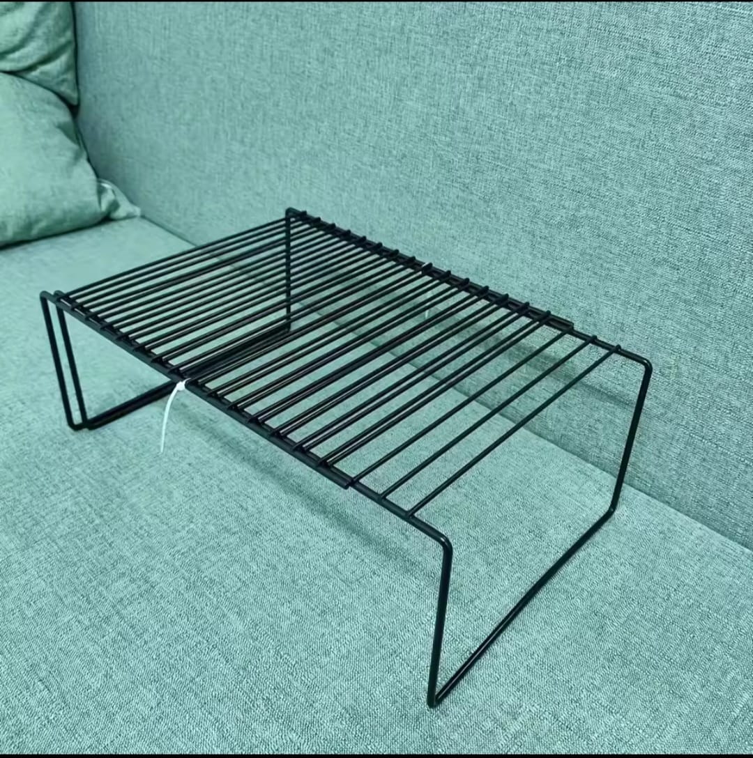 Expandable shelf raiser