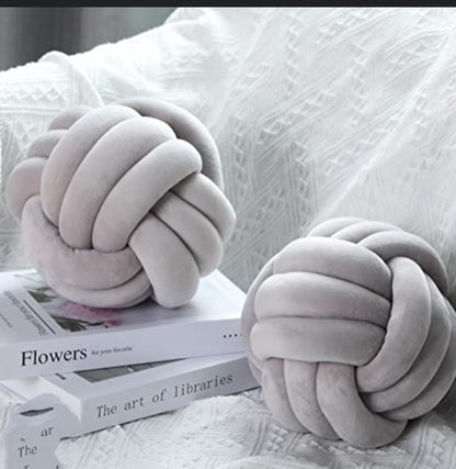 Knot pillows