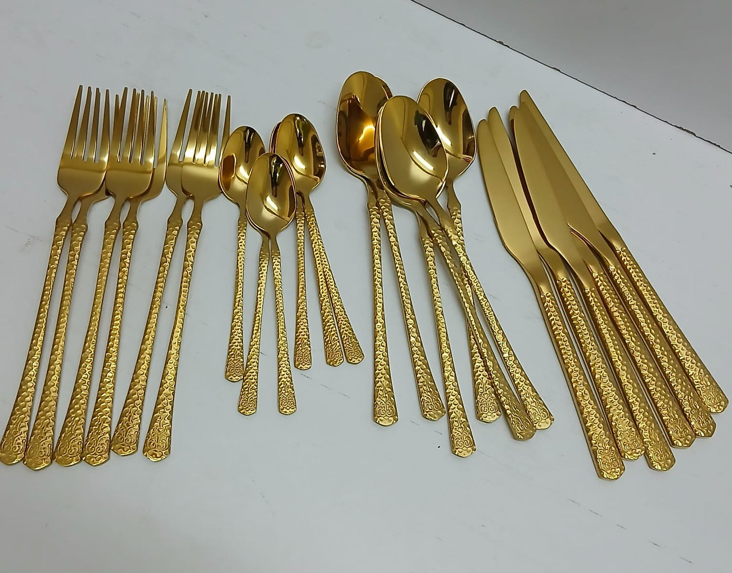 24pcs Luxury cutlery set stainless steel.