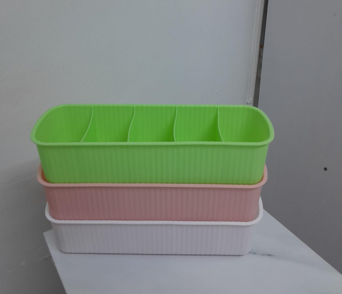 Plastic 5 compartment organizer