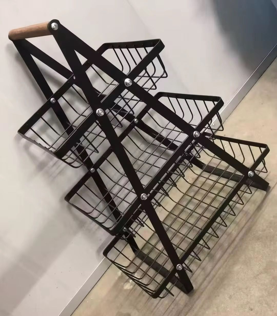 Triangular 3 layer metallic mesh fruit basket