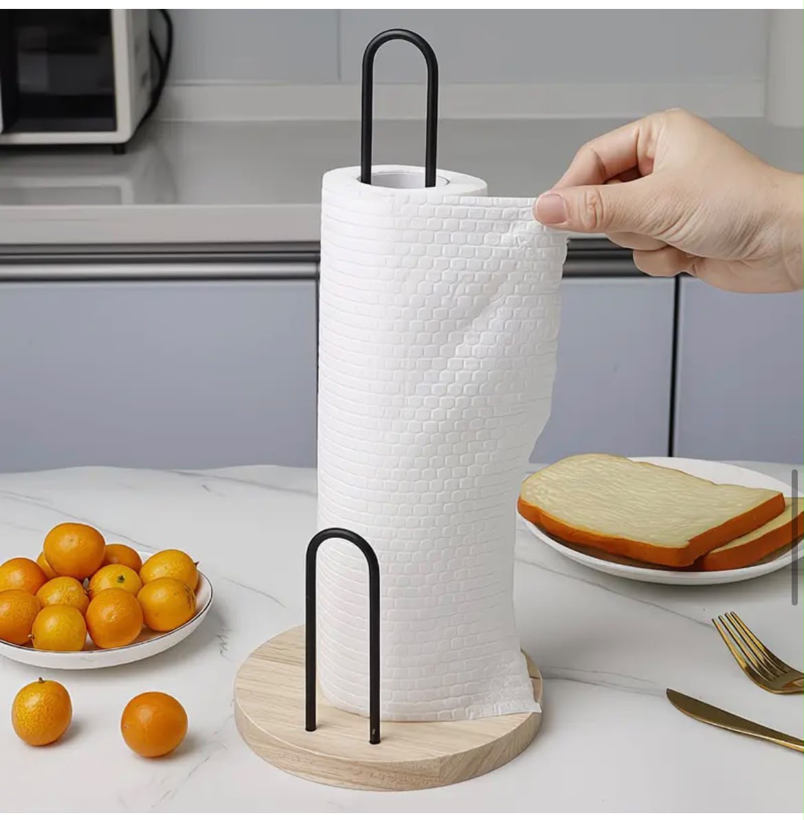 Metal paper towel holder