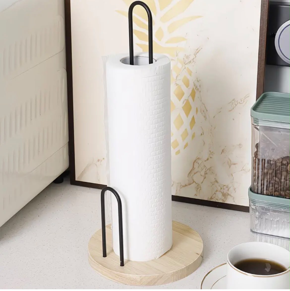 Metal paper towel holder