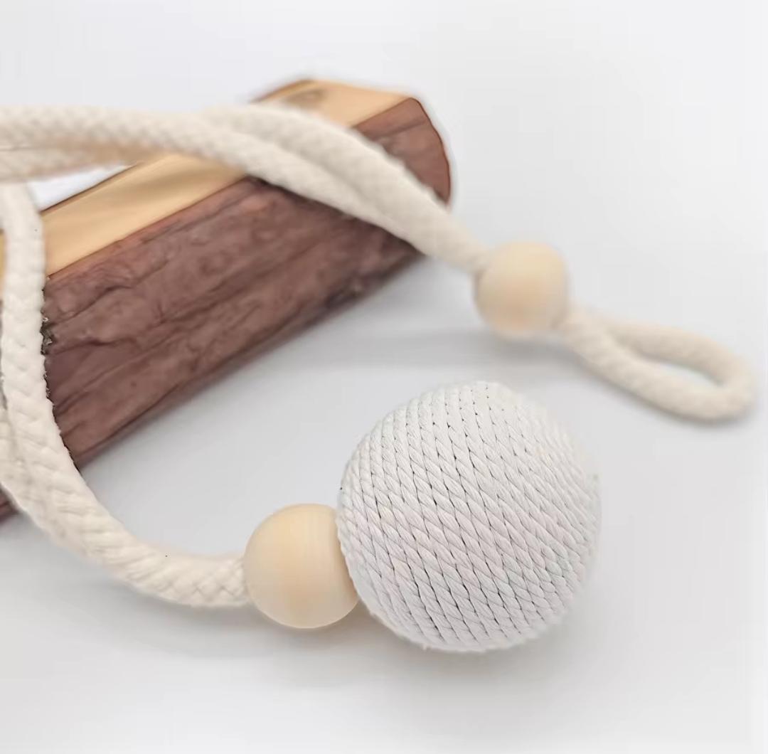 Curtain tieback