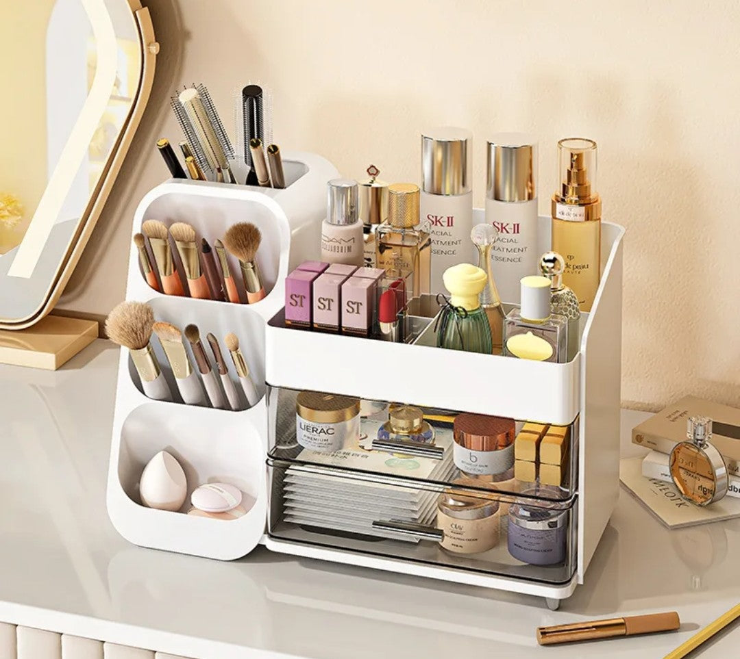 Makeup storage box/cosmetic organizer 